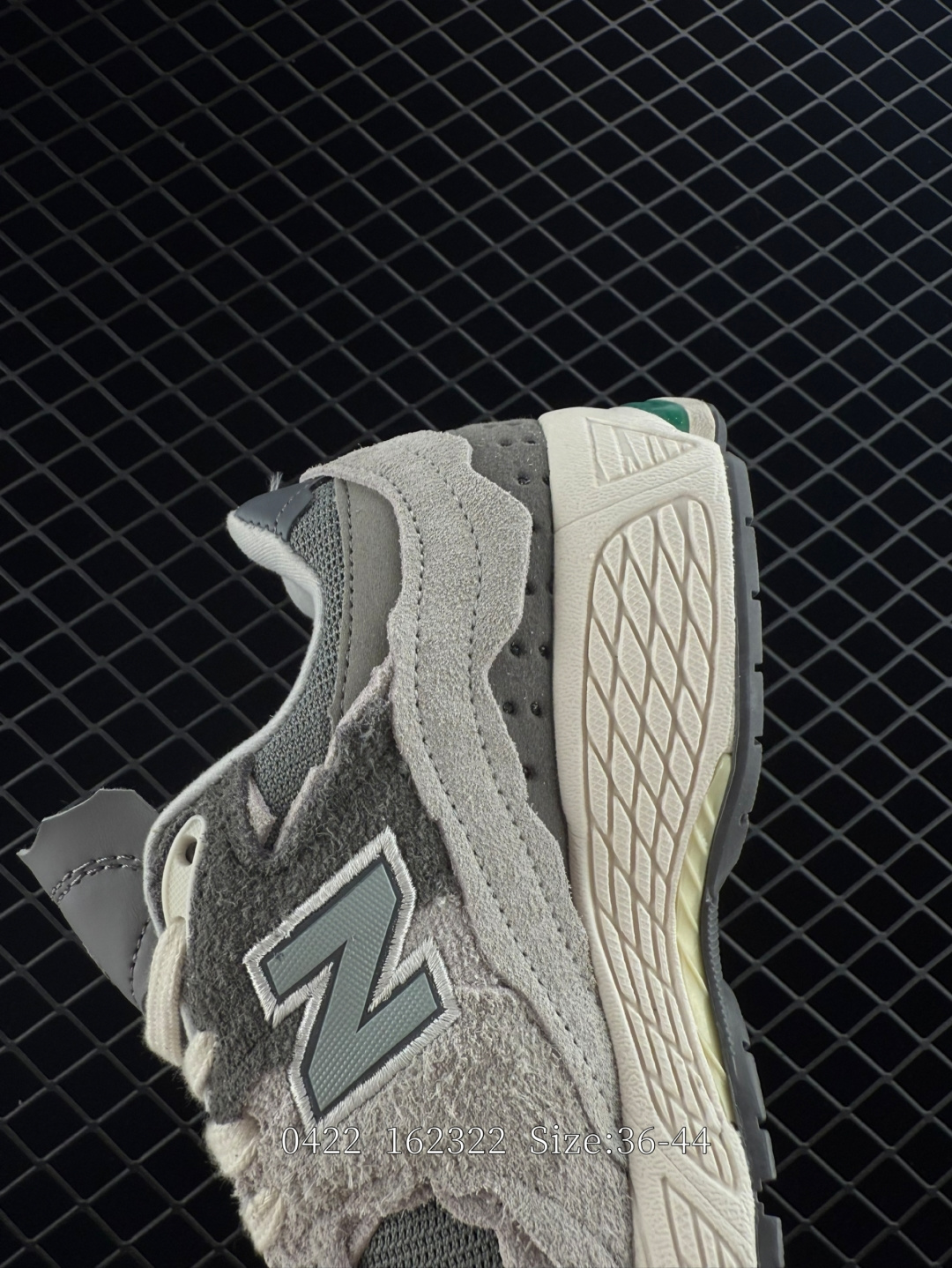 New Balance M2002